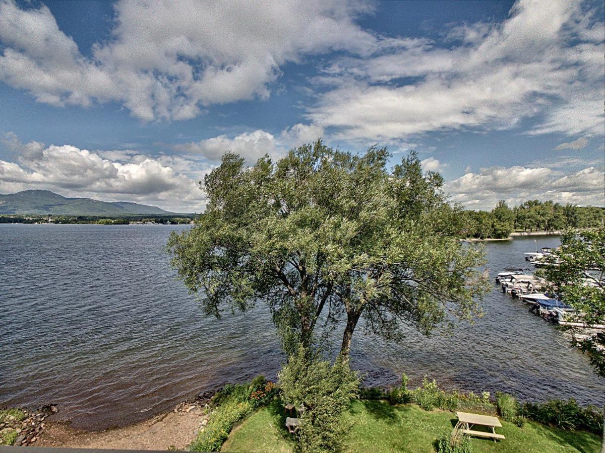 מגוג Location Tourisme Estrie - Oberge Du Village מראה חיצוני תמונה