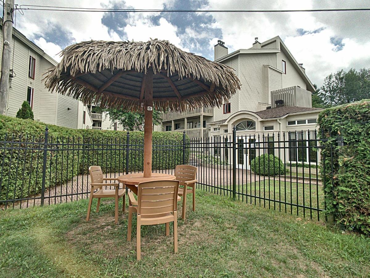 מגוג Location Tourisme Estrie - Oberge Du Village מראה חיצוני תמונה