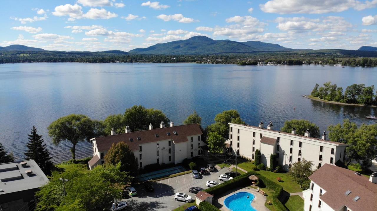 מגוג Location Tourisme Estrie - Oberge Du Village מראה חיצוני תמונה