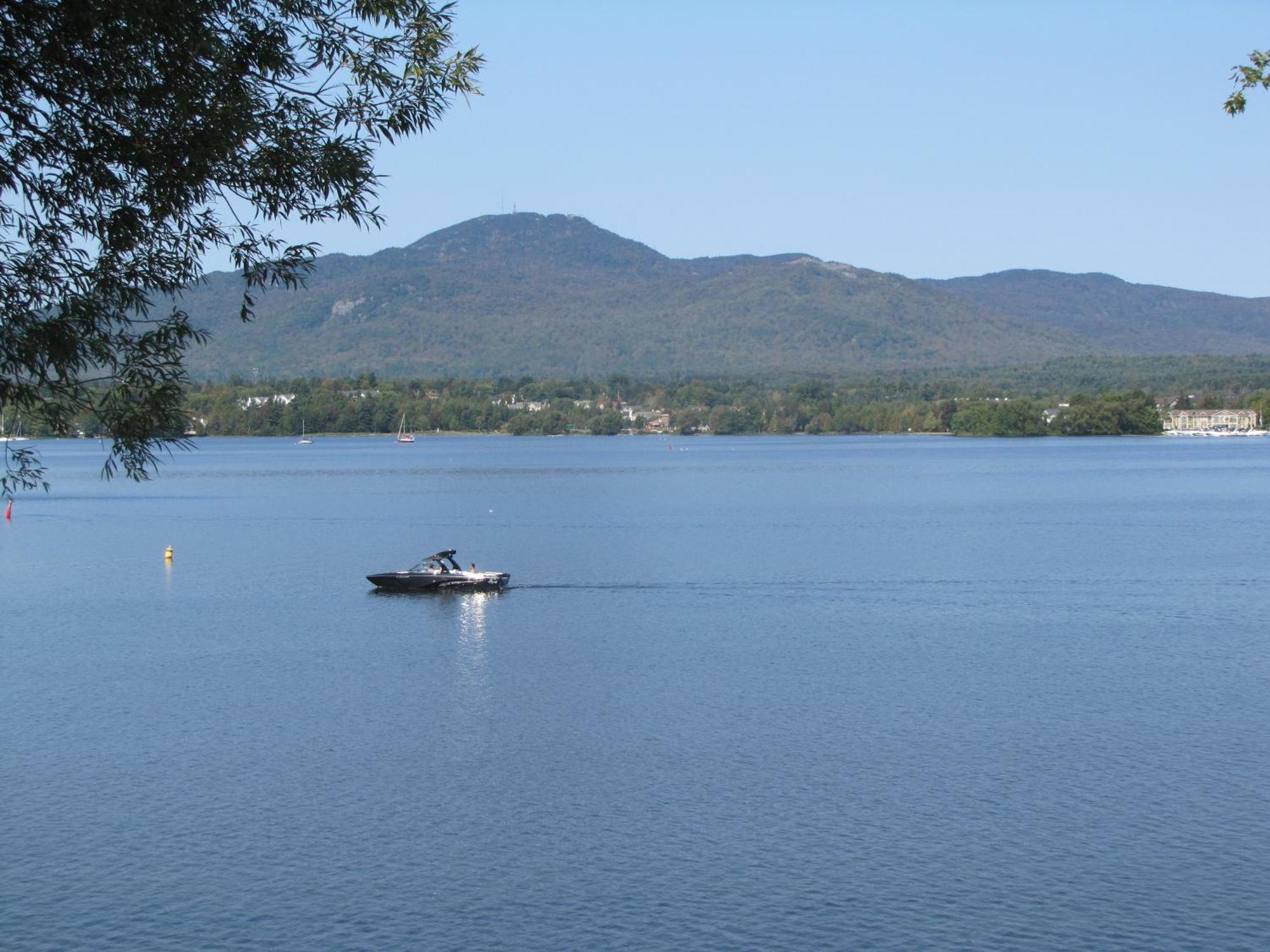 מגוג Location Tourisme Estrie - Oberge Du Village מראה חיצוני תמונה