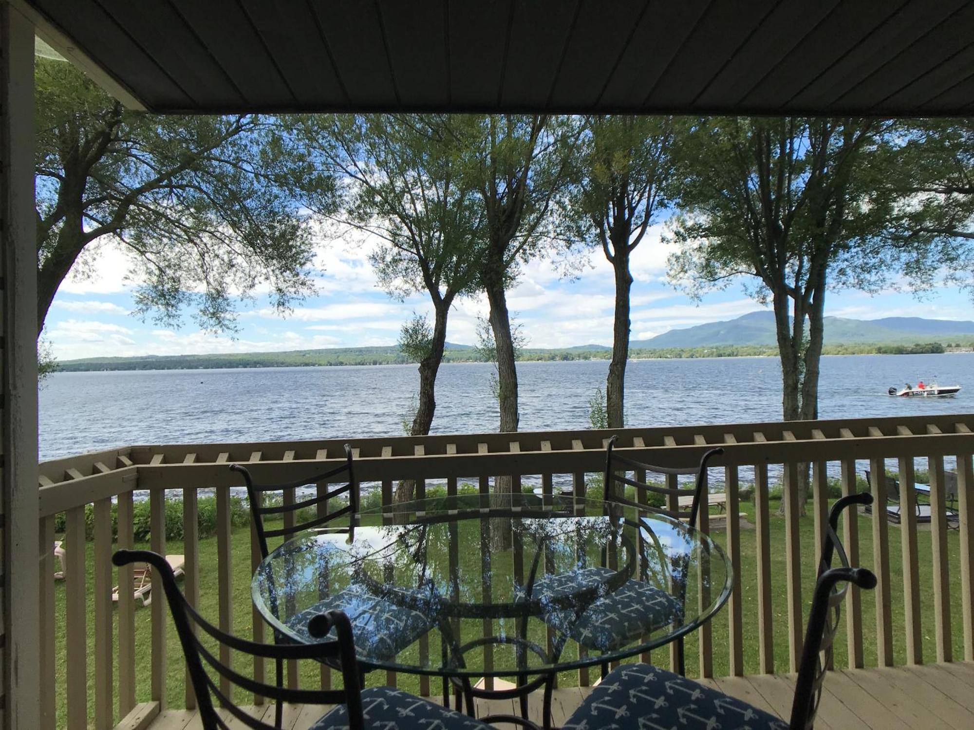 מגוג Location Tourisme Estrie - Oberge Du Village מראה חיצוני תמונה
