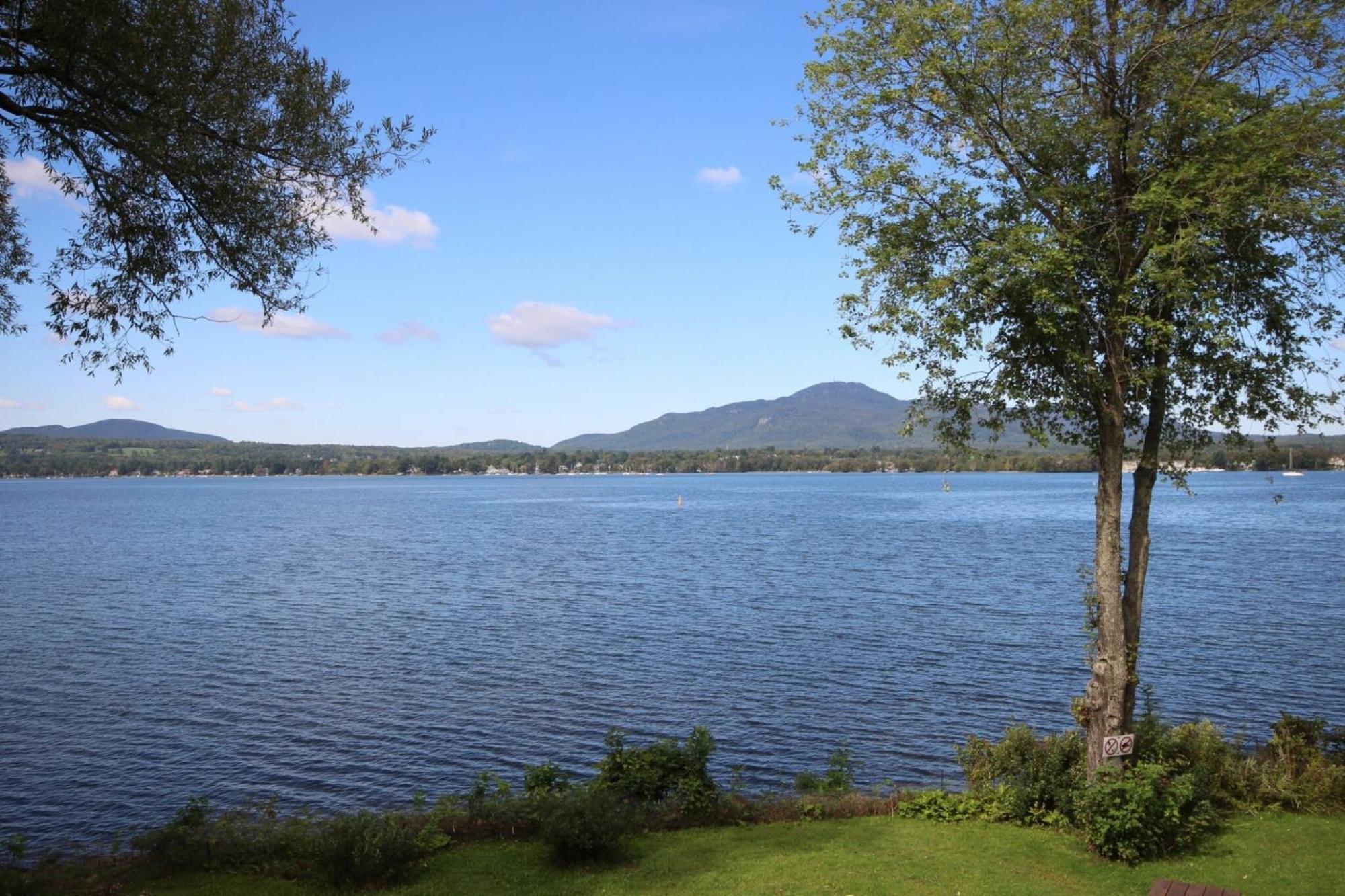 מגוג Location Tourisme Estrie - Oberge Du Village מראה חיצוני תמונה